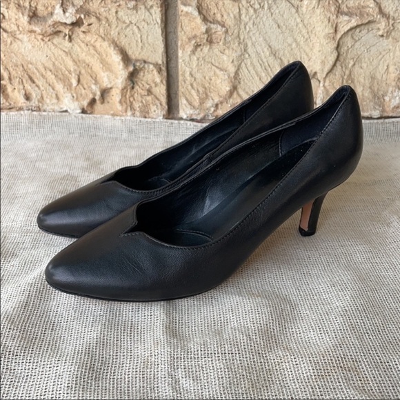 Vaneli shoes Leather Black Heels Size 4 1/2 M - Picture 1 of 10